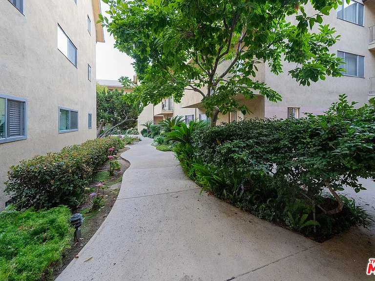 600 W Stocker St #117 — Photo 19
