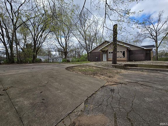 3rd image of 1301 Baldwin St