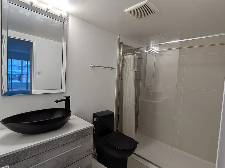 92 King St E #805 — Photo 11
