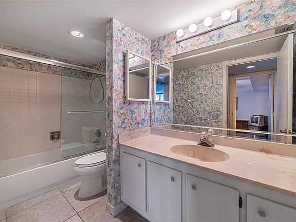 5th image of 1010 S Ocean Boulevard #605