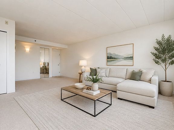 3rd image of 1933 Commonwealth Ave APT 604