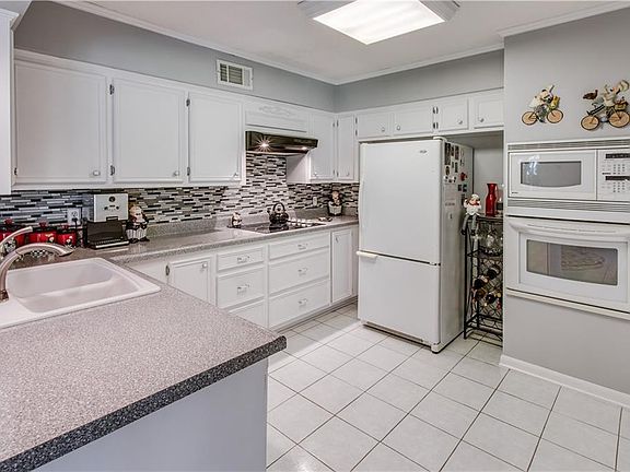 3rd image of 1201 Inverness Dr