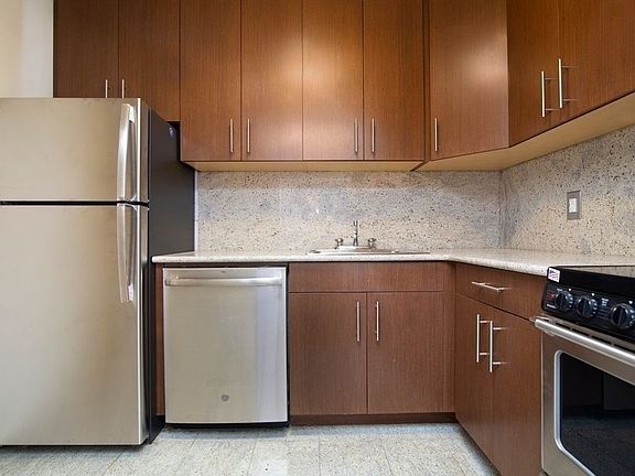 2nd image of 284 Mott St APT 6g