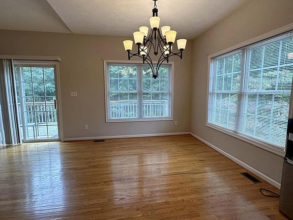 2nd image of 21 Twin Chimneys Dr