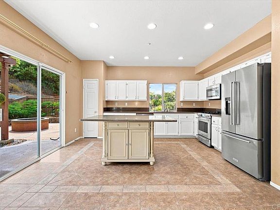 5th image of 5014 Lake Circle Rd