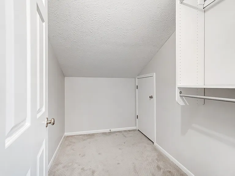 1804 Cliffview Ln — Photo 35