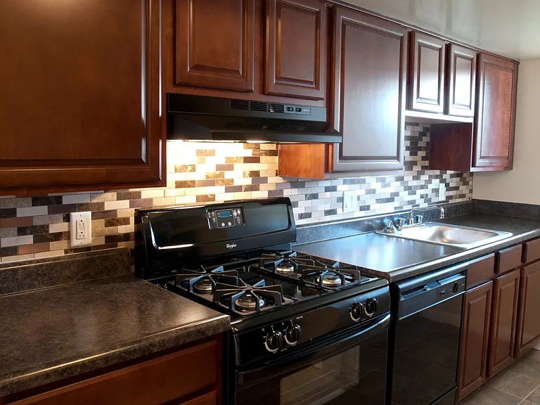 Colony Point Apartments — Photo 27