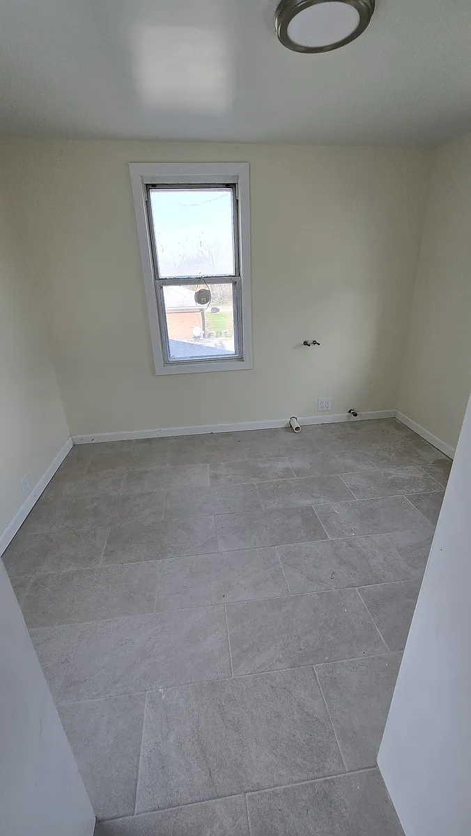 Building Photo - 641 S 5th Ave #2