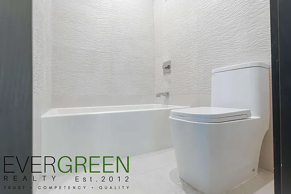 Rented by Evergreen Apartments BK | media 32