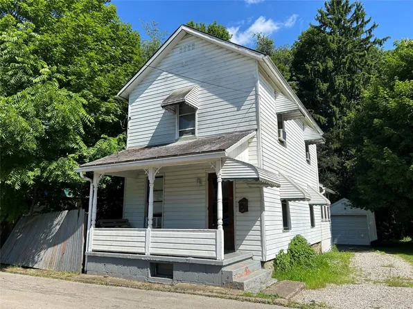 38 1/2 Franklin St, Greenville, PA 16125