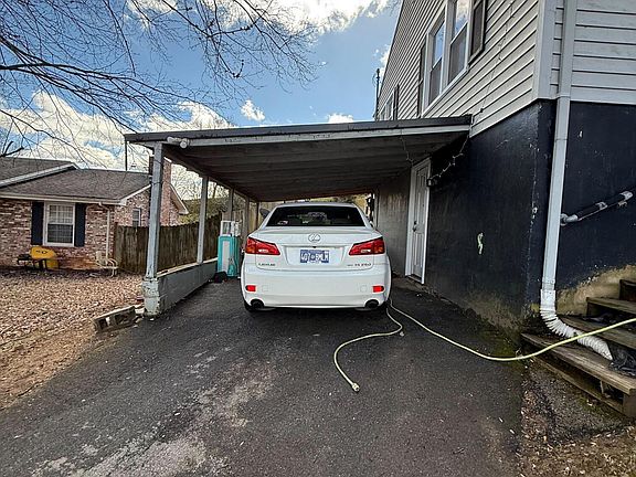 4th image of 1913 Holly St