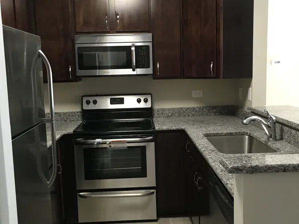 1915 N Hicks Rd Unit 107, Palatine, IL 60074