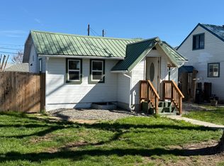 374 NW 2nd St, Ontario, OR 97914