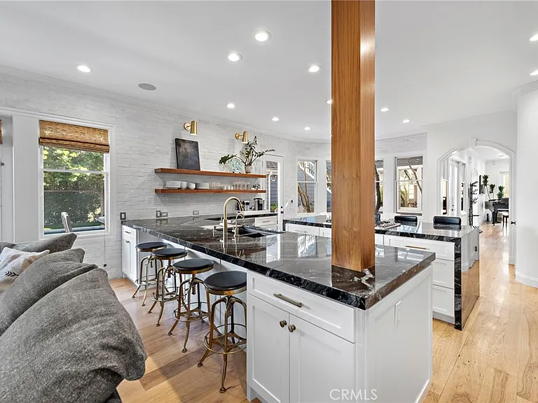 20 Cape Danbury — Photo 19
