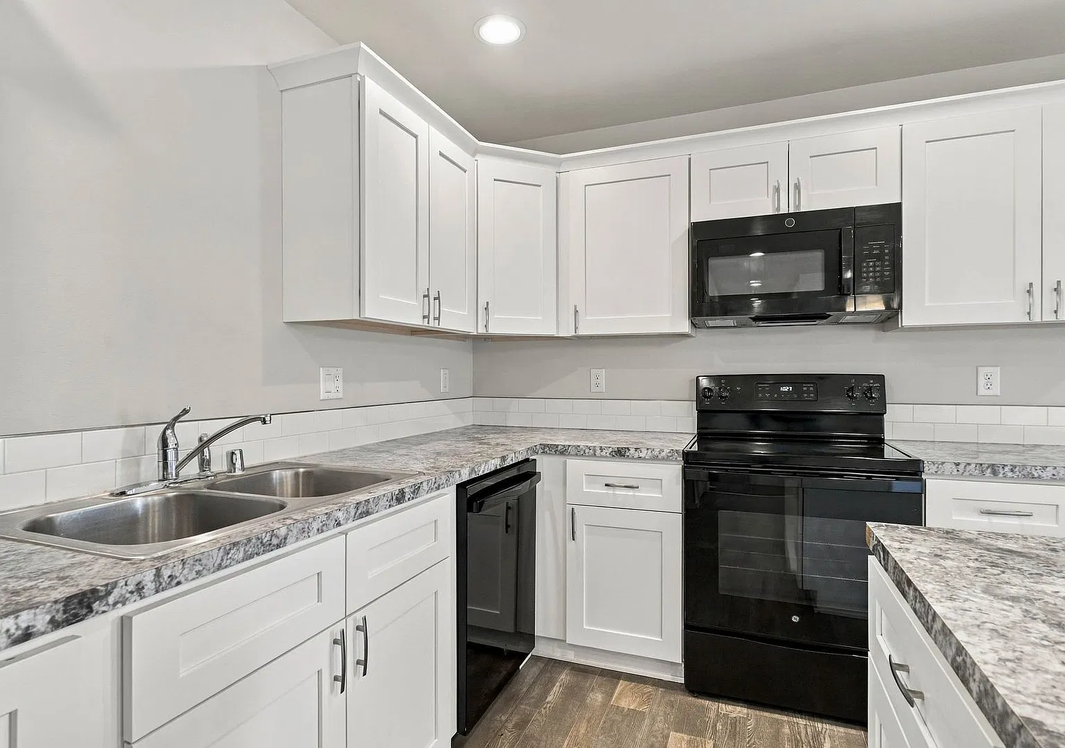 Spacious 3-Bedroom, 2.5-Bath Townhome with Attached Garage & Large Fenced Backyard! — Photo 4