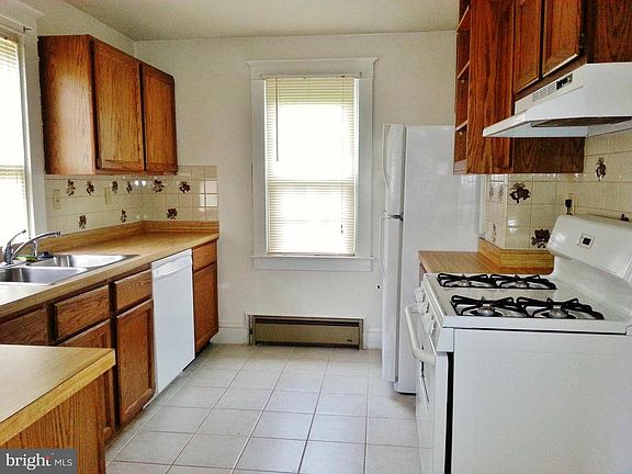 5th image of 179 Sycamore St #1