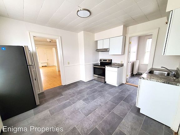 3rd image of 900 E Meinecke Ave APT 4
