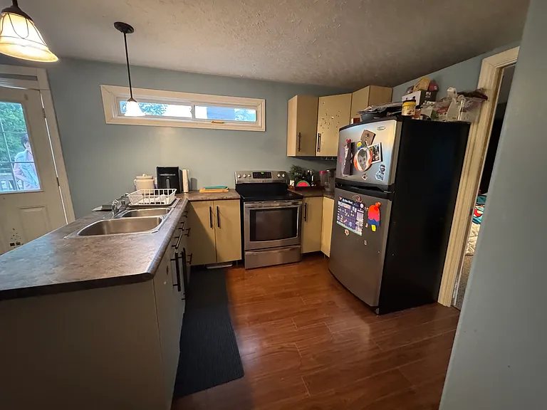 741 Trinity St — Photo 4