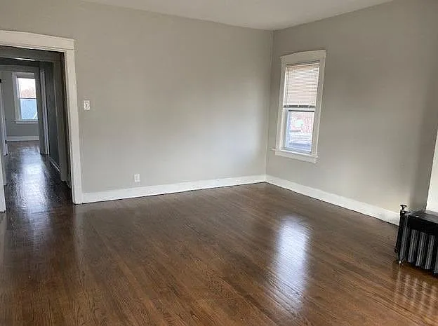2 bed, 900 sqft, $1,300 — Photo 3