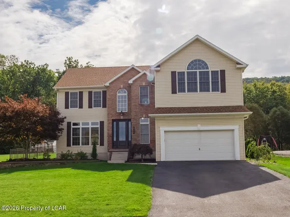 13 Chrissy Ln, Sugarloaf, PA 18249