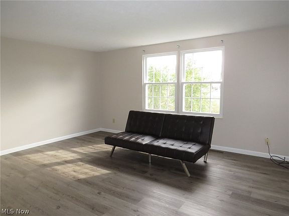 3rd image of 1202 Brookline Pl APT E