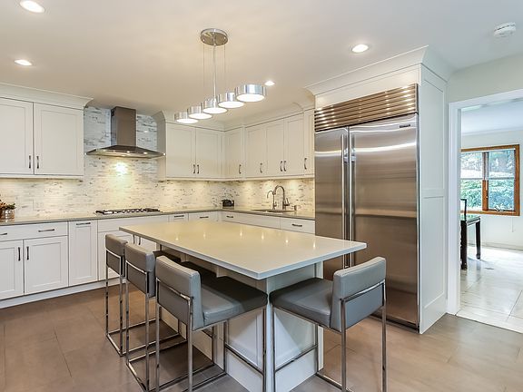 Another view of the gorgeous kitchen