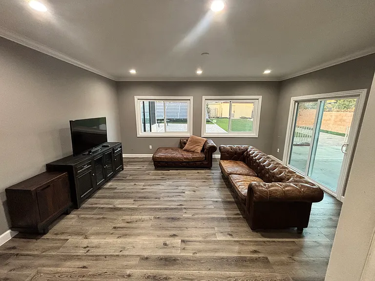 5444 Howard St — Photo 10