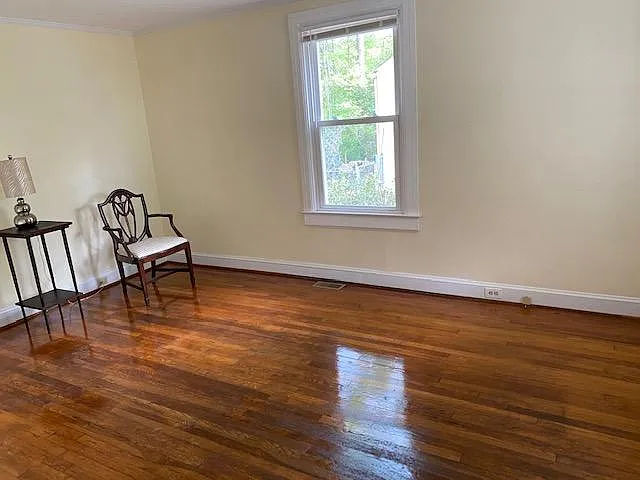 2408 Glendale Ave — Photo 6