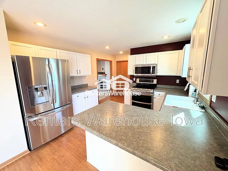 330 NE Cardinal Ln — Photo 11