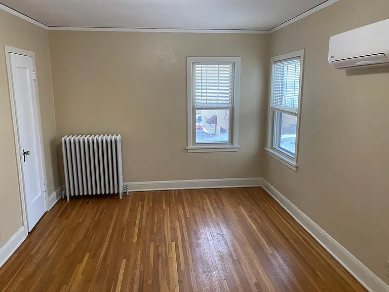 Larger bedroom.