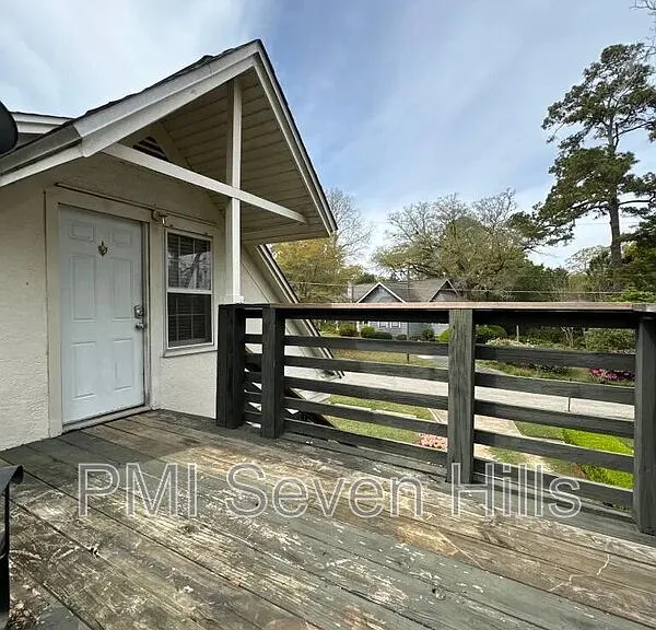 1643 Fernando Dr #2 — Photo 4