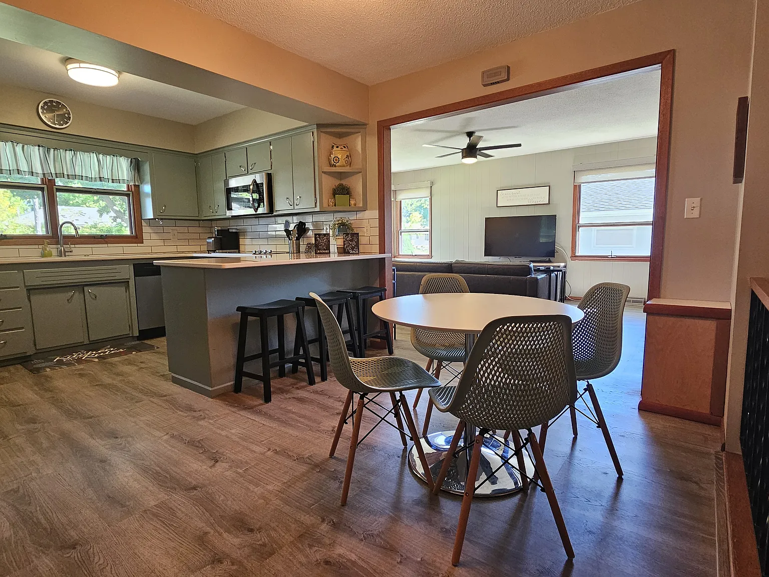 4 bed, 2100 sqft, $3,500 — Photo 1