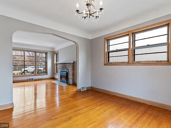5th image of 1468 California Ave W