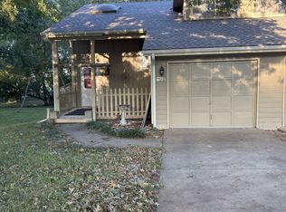 750 SE Claremont Ct, Lees Summit, MO 64063