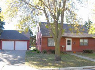 305 E Oak Ave, Olivia, MN 56277