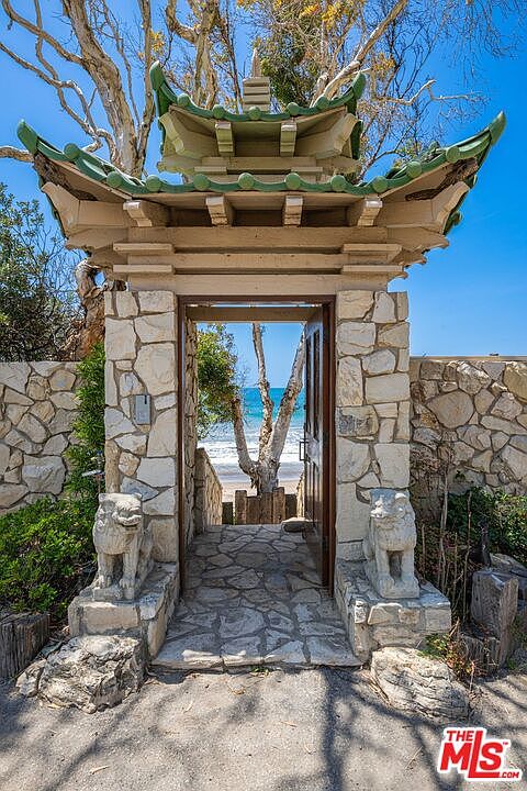 18842 Pacific Coast Hwy, Malibu, CA 90265 | MLS #26844091 | Zillow