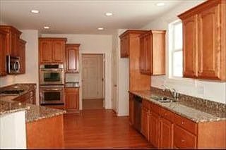 4th image of 2931 Trillium Ct E