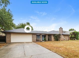2013 Bonneycastle Ln, Yukon, OK 73099