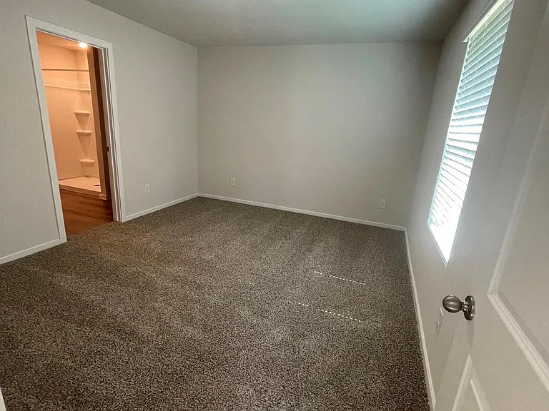 12164 Lexington Heights Dr — Photo 8