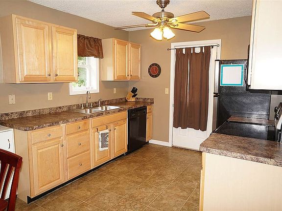 5th image of 33 Hilton Dr