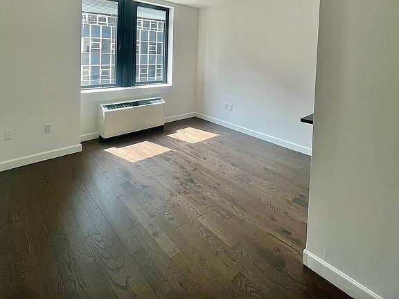 5th image of 100 Maiden Ln APT 521