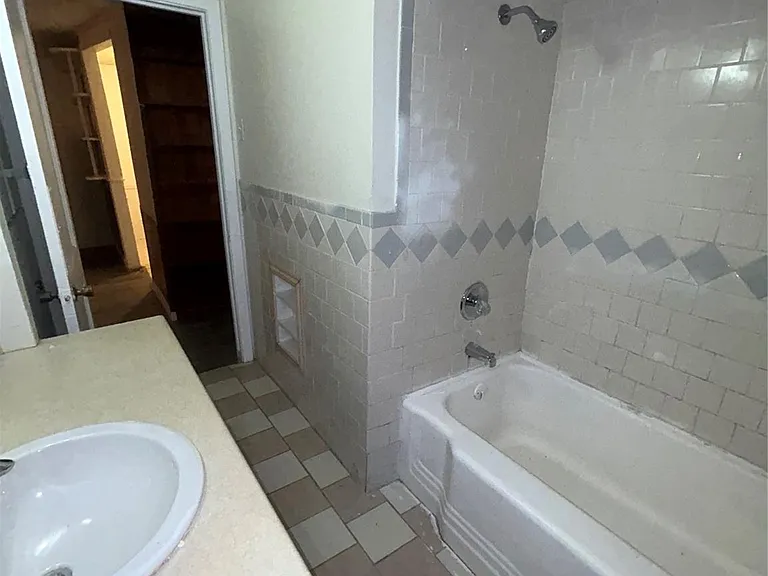 2018 N Avenue H — Photo 13