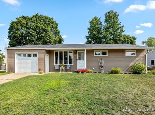 2110 Daylor Dr NE, Grand Rapids, MI 49525