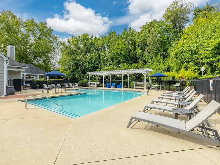 Cambridge Park Apartments Resort Style Swimming Pool