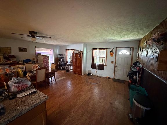 3rd image of 12519 Pleasant Valley Rd