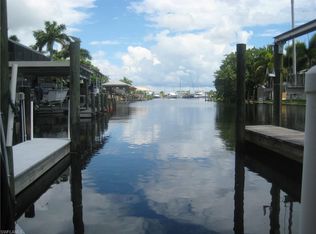 2561 Bayshore Dr, Matlacha, FL 33993