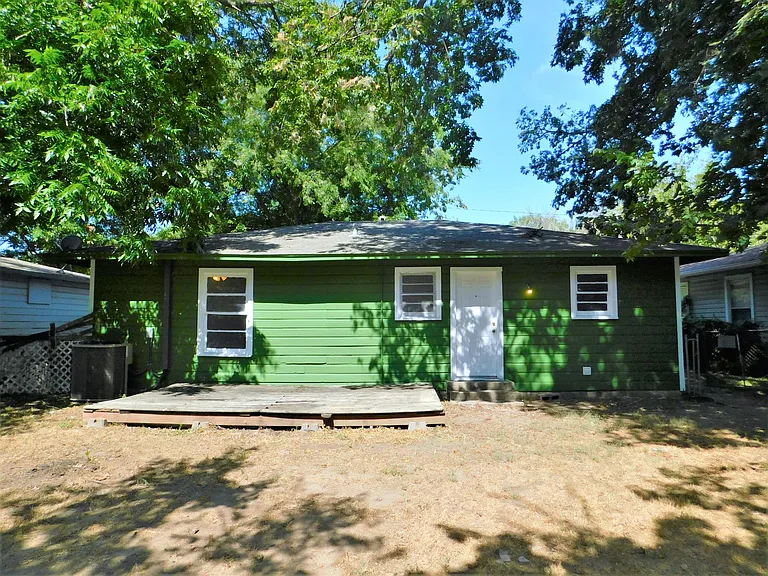 2212 Denison St — Photo 16