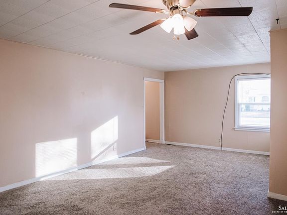 3rd image of 604 S Phillips Ave