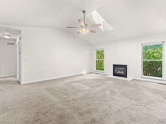 4th image of 537 Oak Hill Dr