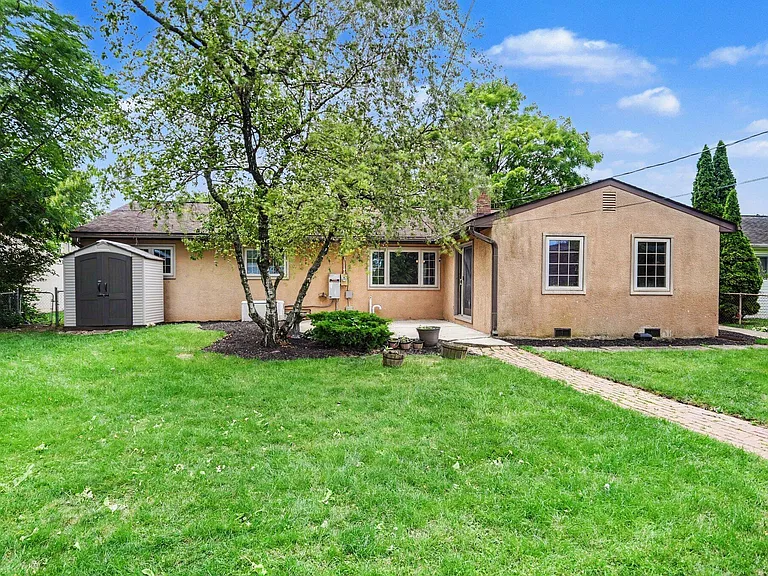 898 Havendale Dr — Photo 2
